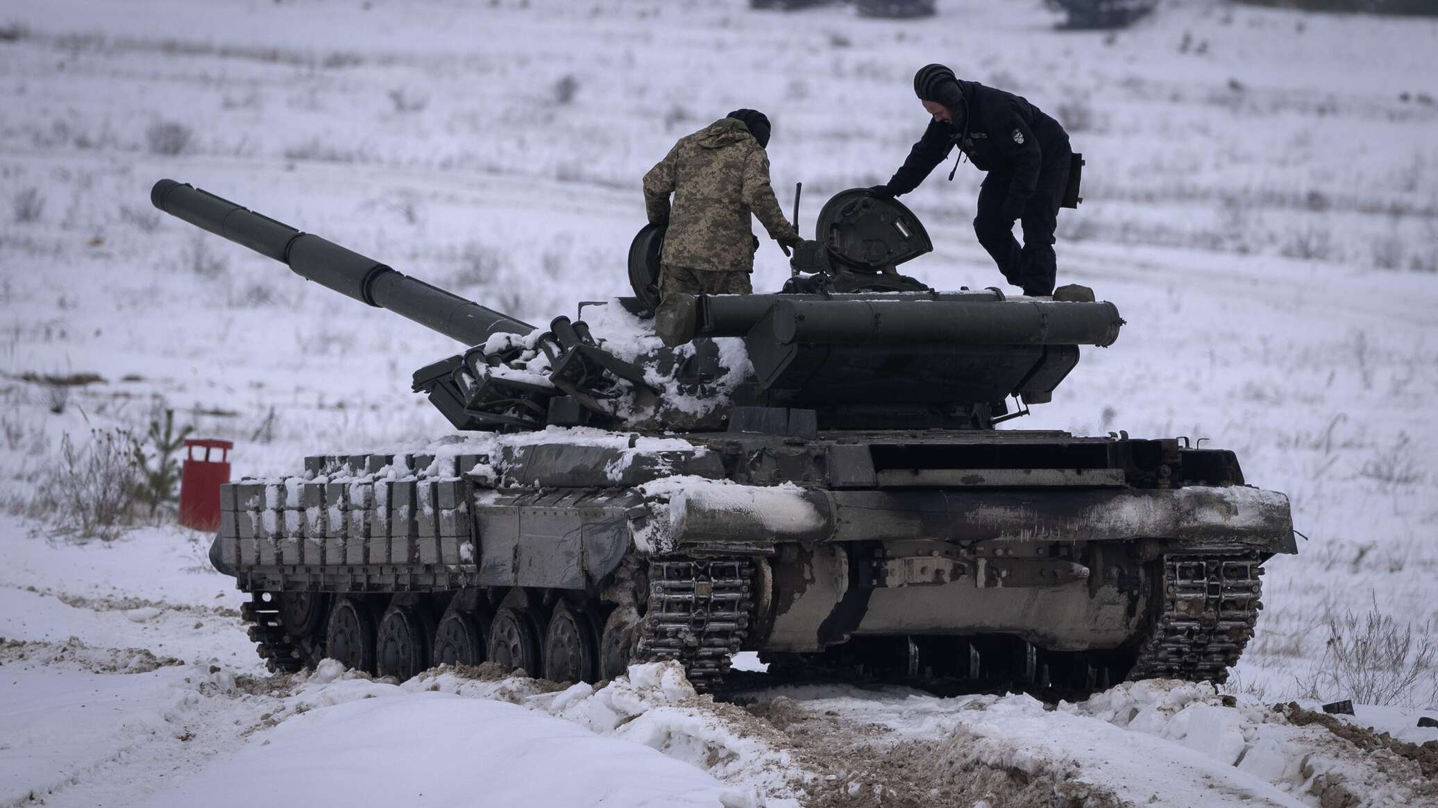 ضابط أوكراني متقاعد: الناتو يرسل معدات معطلة إلى أوكرانيا
