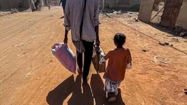 معاناة شديدة يعيشها آلاف السودانيين بعد استيلاء قوات الدعم السريع على مدينة ود مدني بولاية الجزيرة - سبوتنيك عربي
