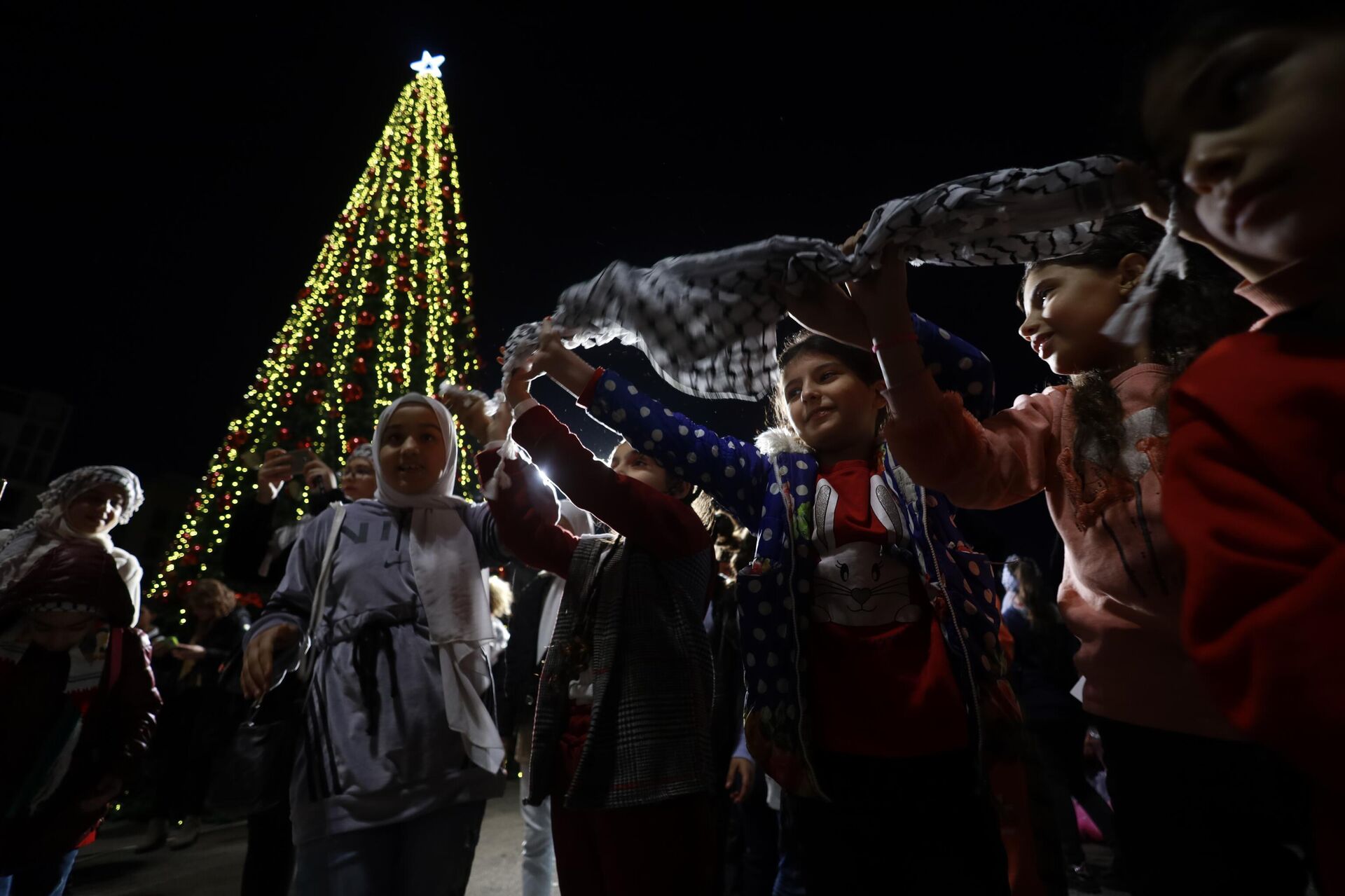  من قلب بيروت رسالة حب من أطفال لبنان لأطفال فلسطين... صور وفيديو - سبوتنيك عربي, 1920, 27.12.2023