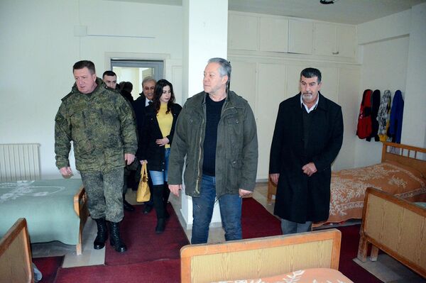 قائد القوات الروسية يحتفل مع أيتام اللاذقية ويقدم لهم هدايا الأعياد قائد القوات الروسية يحتفل مع أيتام اللاذقية ويقدم لهم هدايا الأعياد - سبوتنيك عربي