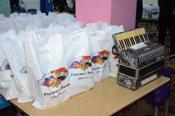 قائد القوات الروسية يحتفل مع أيتام اللاذقية ويقدم لهم هدايا الأعياد قائد القوات الروسية يحتفل مع أيتام اللاذقية ويقدم لهم هدايا الأعياد - سبوتنيك عربي