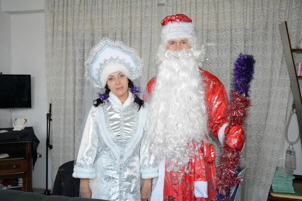 قائد القوات الروسية يحتفل مع أيتام اللاذقية ويقدم لهم هدايا الأعياد قائد القوات الروسية يحتفل مع أيتام اللاذقية ويقدم لهم هدايا الأعياد - سبوتنيك عربي