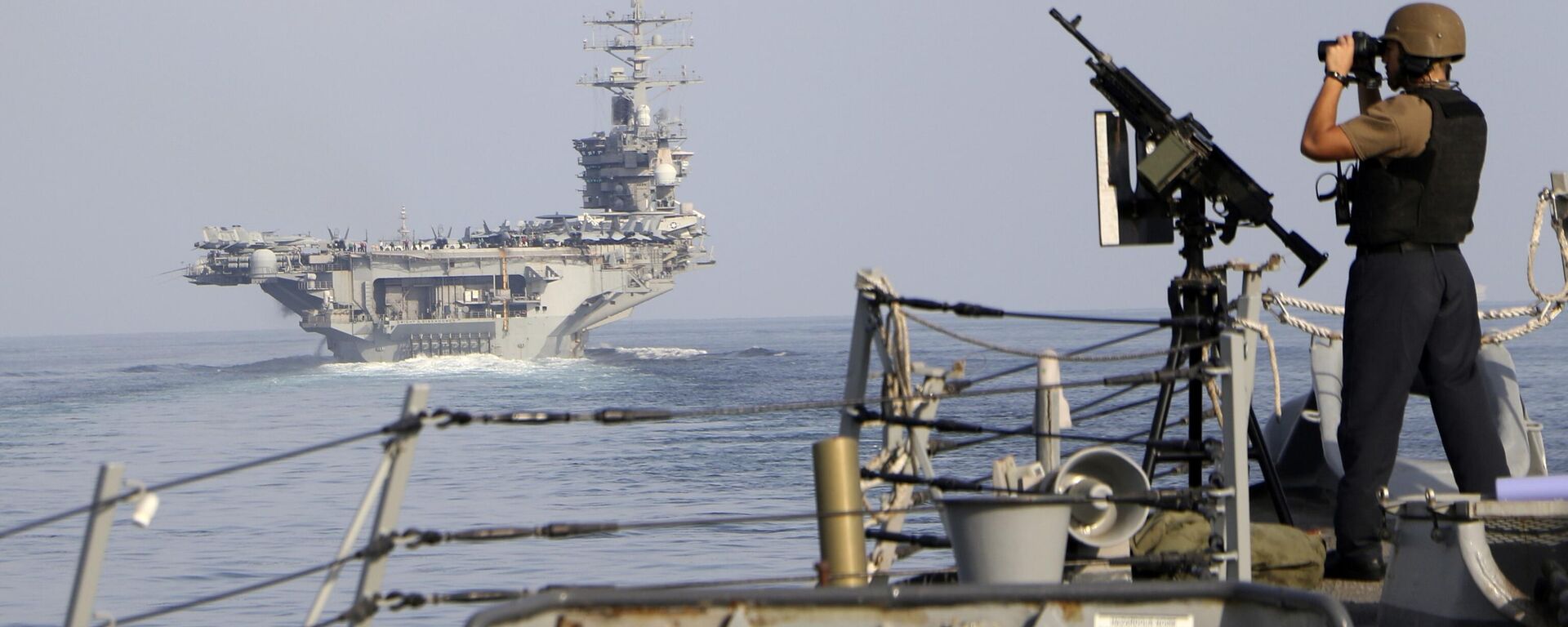 عبور حاملة الطائرات يو إس إس دوايت دي أيزنهاور وسفن حربية أخرى مضيق هرمز إلى الخليج العربي يوم الأحد 26 نوفمبر 2023 - سبوتنيك عربي, 1920, 18.09.2025