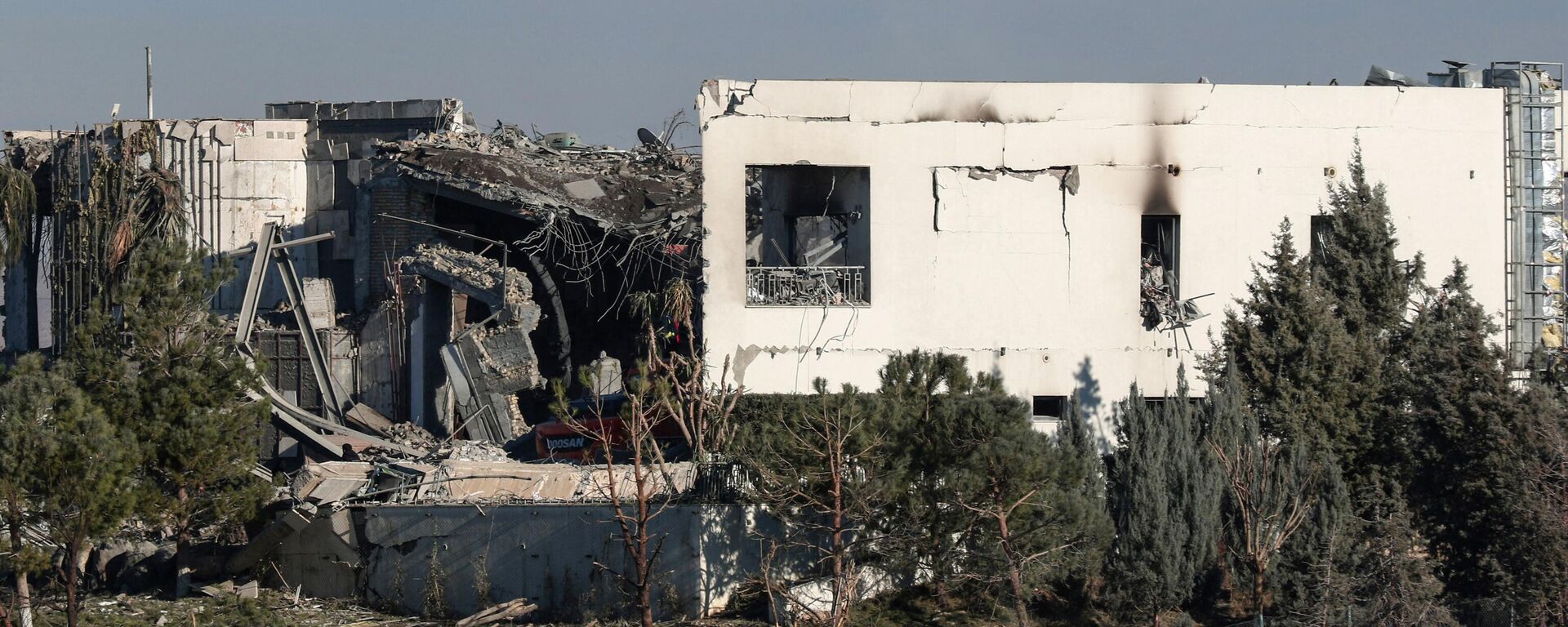 مبنى متضرر بعد الهجوم الصاروخي الذي شنه الحرس الثوري الإيراني على عاصمة إقليم كردستان العراق أربيل، في 16 يناير 2024.
 - سبوتنيك عربي, 1920, 28.04.2024