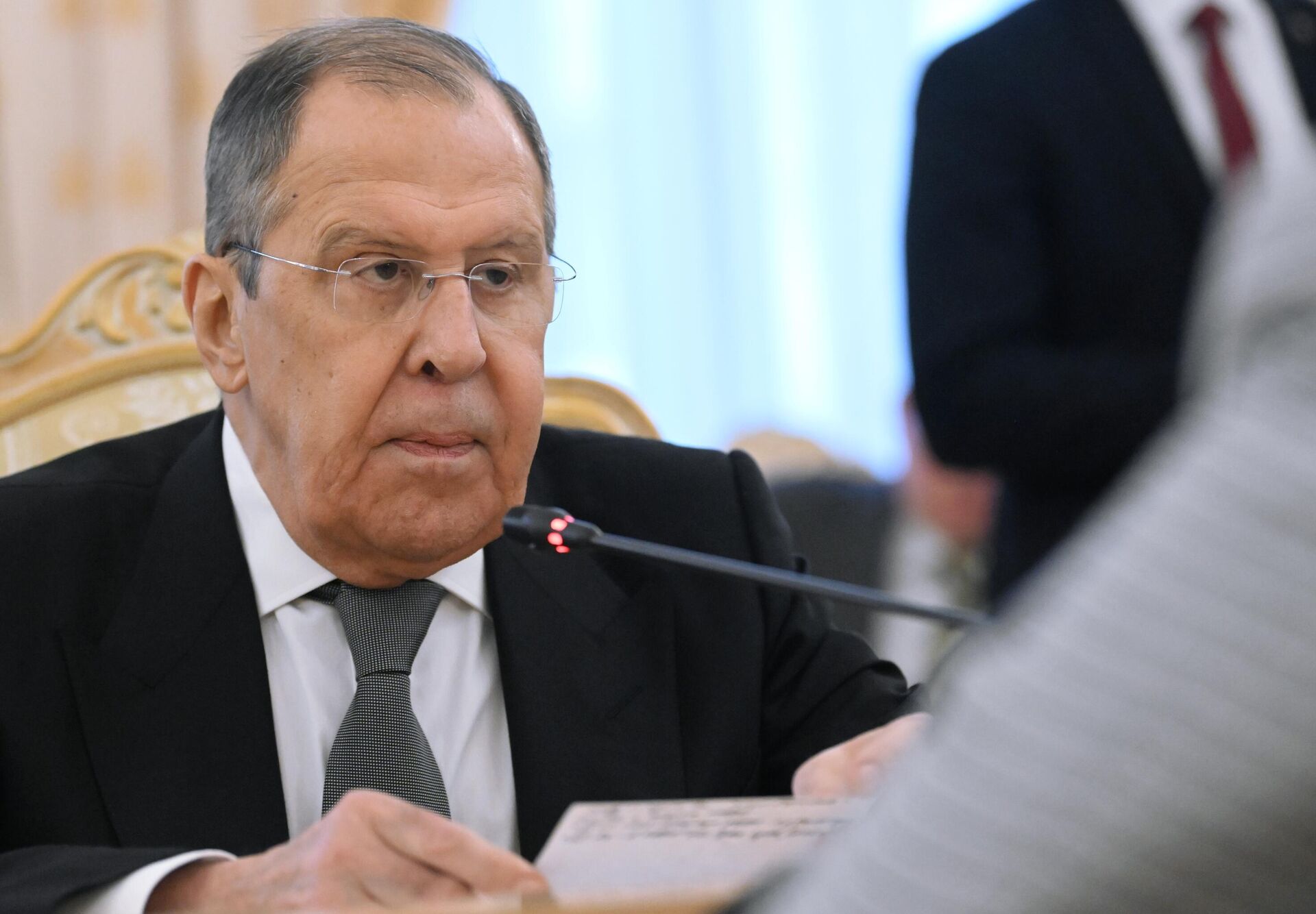 وزير الخارجية الروسي سيرغي لافروف خلال لقاء مع وزيرة خارجية كوريا الشمالية تشوي سونغ هوي في موسكو. - سبوتنيك عربي, 1920, 16.01.2024