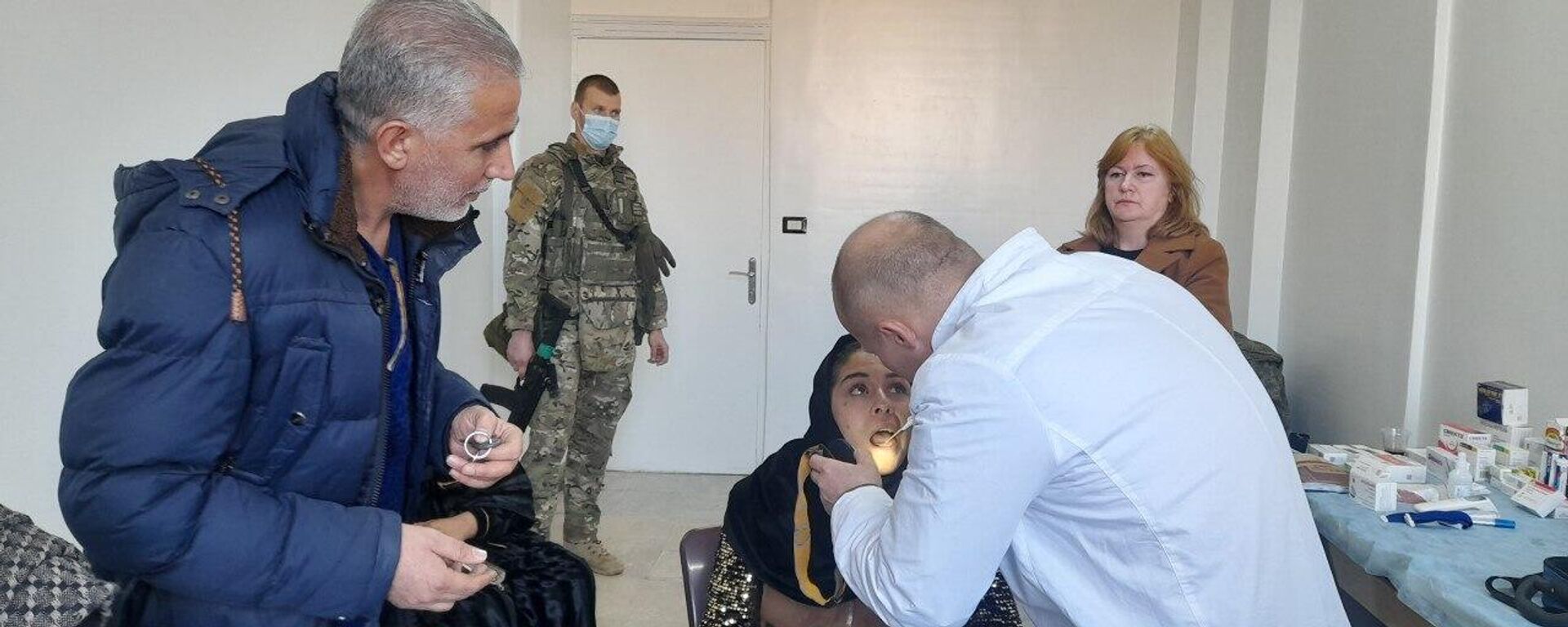 القوات الروسية تباشر تقديم الخدمات الطبية لسكان مدينة الحسكة السورية  - سبوتنيك عربي, 1920, 18.01.2024