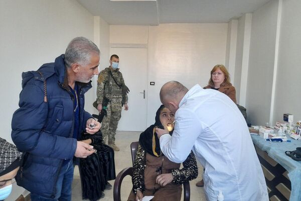 القوات الروسية تباشر تقديم الخدمات الطبية لسكان مدينة الحسكة السورية  - سبوتنيك عربي