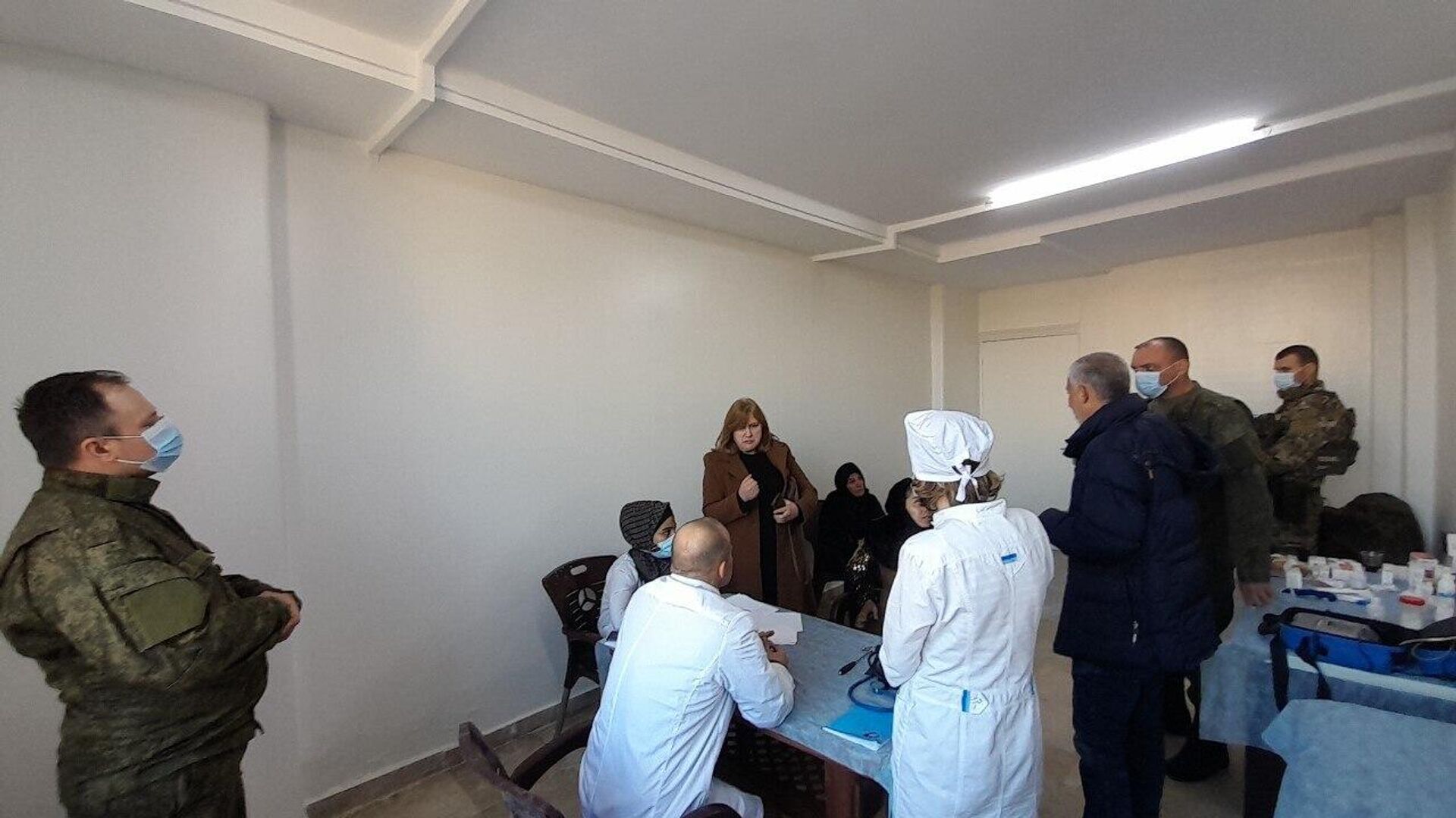 القوات الروسية تباشر تقديم الخدمات الطبية لسكان مدينة الحسكة السورية  - سبوتنيك عربي, 1920, 18.01.2024