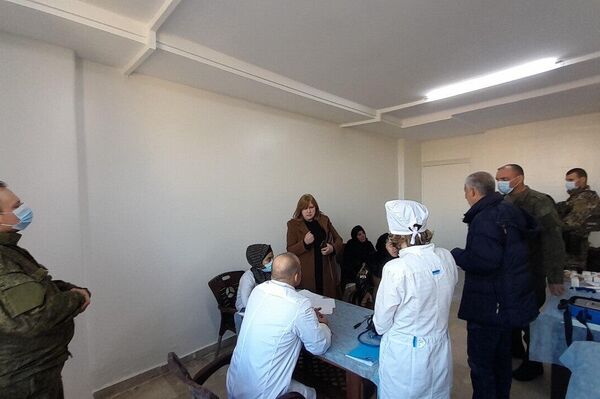 القوات الروسية تباشر تقديم الخدمات الطبية لسكان مدينة الحسكة السورية  - سبوتنيك عربي