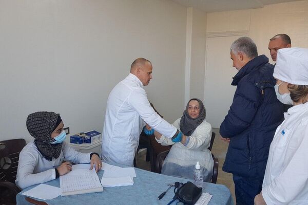 القوات الروسية تباشر تقديم الخدمات الطبية لسكان مدينة الحسكة السورية  - سبوتنيك عربي
