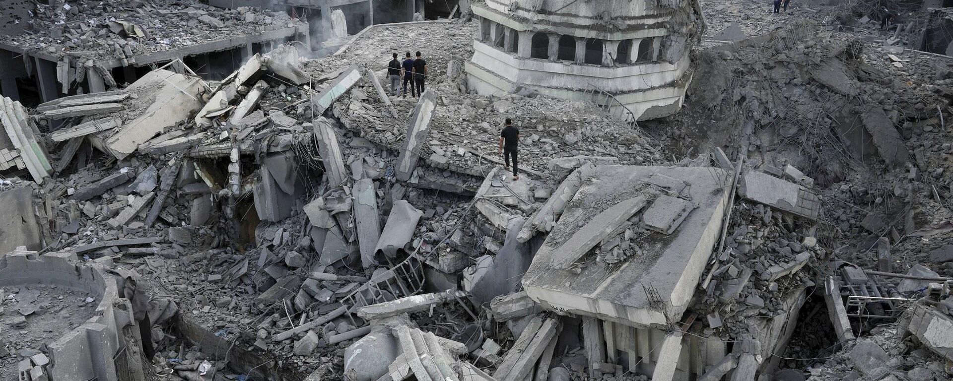 أنقاض مسجد ياسين الذي دمرته غارة إسرائيلية على مخيم الشاطئ للاجئين في مدينة غزة، يوم الإثنين 9 أكتوبر 2023 - سبوتنيك عربي, 1920, 22.01.2024
