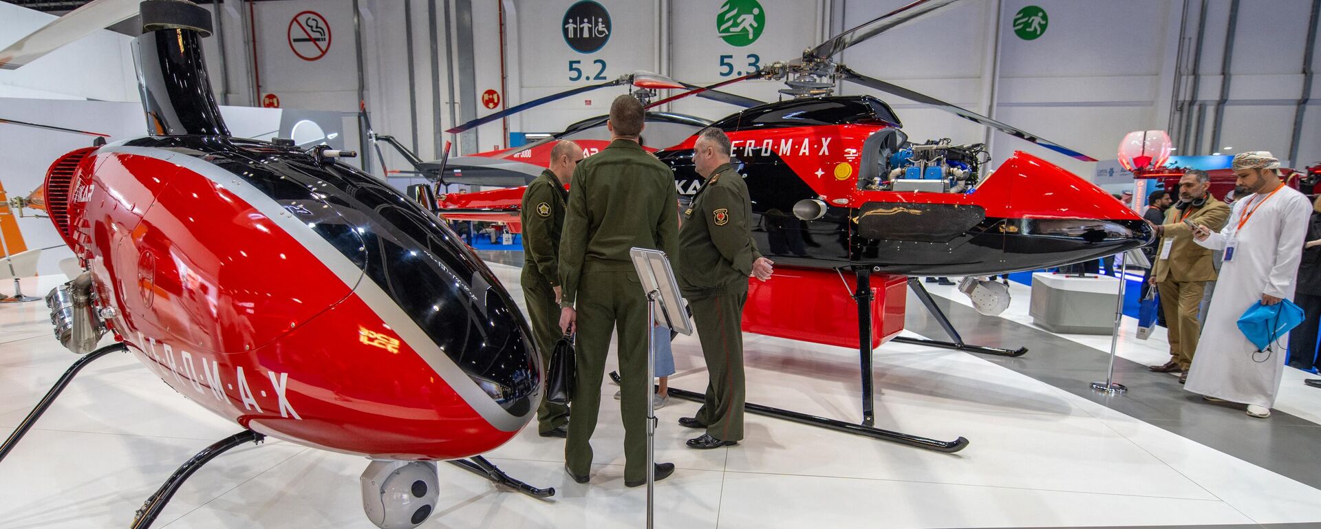 زوار يتفقدون مركبة جوية بدون طيار من طراز SH-450 معروضة في معرض UMEX لطائرات بدون طيار والروبوتات والأنظمة غير المأهولة في مركز أبو ظبي الوطني للمعارض في أبو ظبي، الإمارات العربية المتحدة 23 يناير 2024. - سبوتنيك عربي, 1920, 23.01.2024