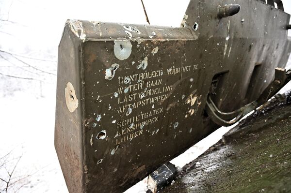 تم الاستيلاء على ناقلة جنود مدرعة أمريكية من طراز M113 تابعة للواء الميكانيكي المنفصل رقم 110 التابع للقوات المسلحة الأوكرانية، بالقرب من أرتيموفسك من قبل جنود من وحدات الإصلاح التابعة للواء البنادق الآلية التابع للحرس رقم 200 التابع للأسطول الشمالي. - سبوتنيك عربي