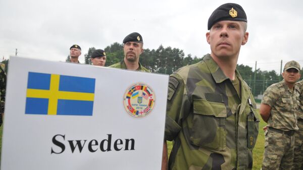 جنود من القوات المسلحة السويدية خلال المناورة العسكرية الدولية - سبوتنيك عربي