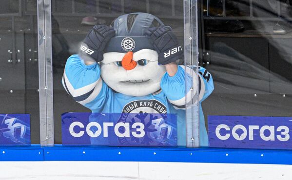 مباراة الموسم العادي لدوري الهوكي القاري لموسم 2023/2024، بين نادي HC Sibir (نوفوسيبيرسك) و نادي HC Ak Bars (كازان). - سبوتنيك عربي