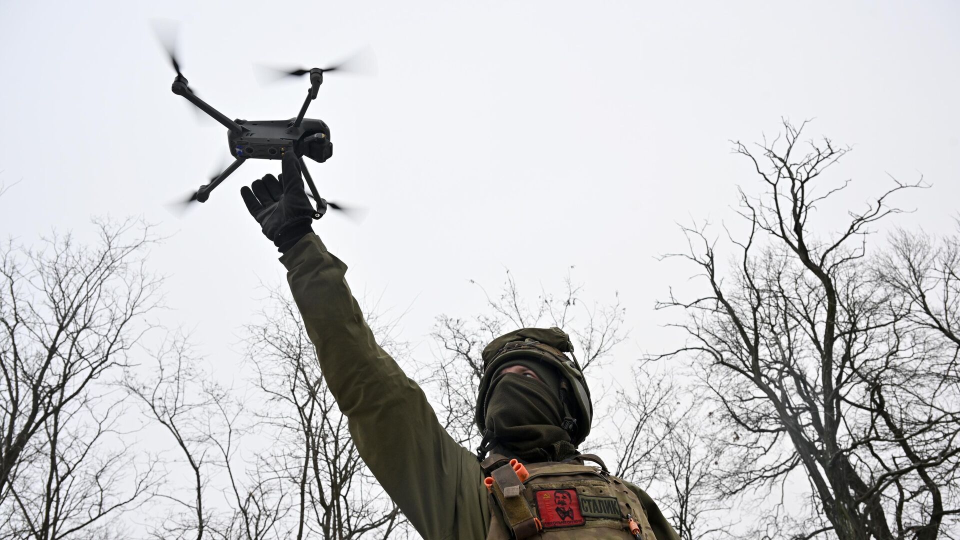 جنود من مفرزة القوات الخاصة التطوعية فيغا يطلقون النار أثناء التدريب القتالي في جمهورية لوغانسك الشعبية، منطقة العملية العسكرية الخاصة. - سبوتنيك عربي, 1920, 27.05.2025