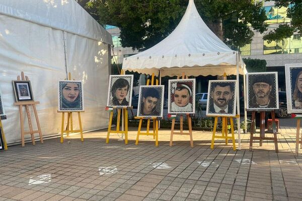 تونس: لوحات ضخمة تعرّف بالقضية الفلسطينية وخيمة توثق صور الحرب وضحاياها - سبوتنيك عربي