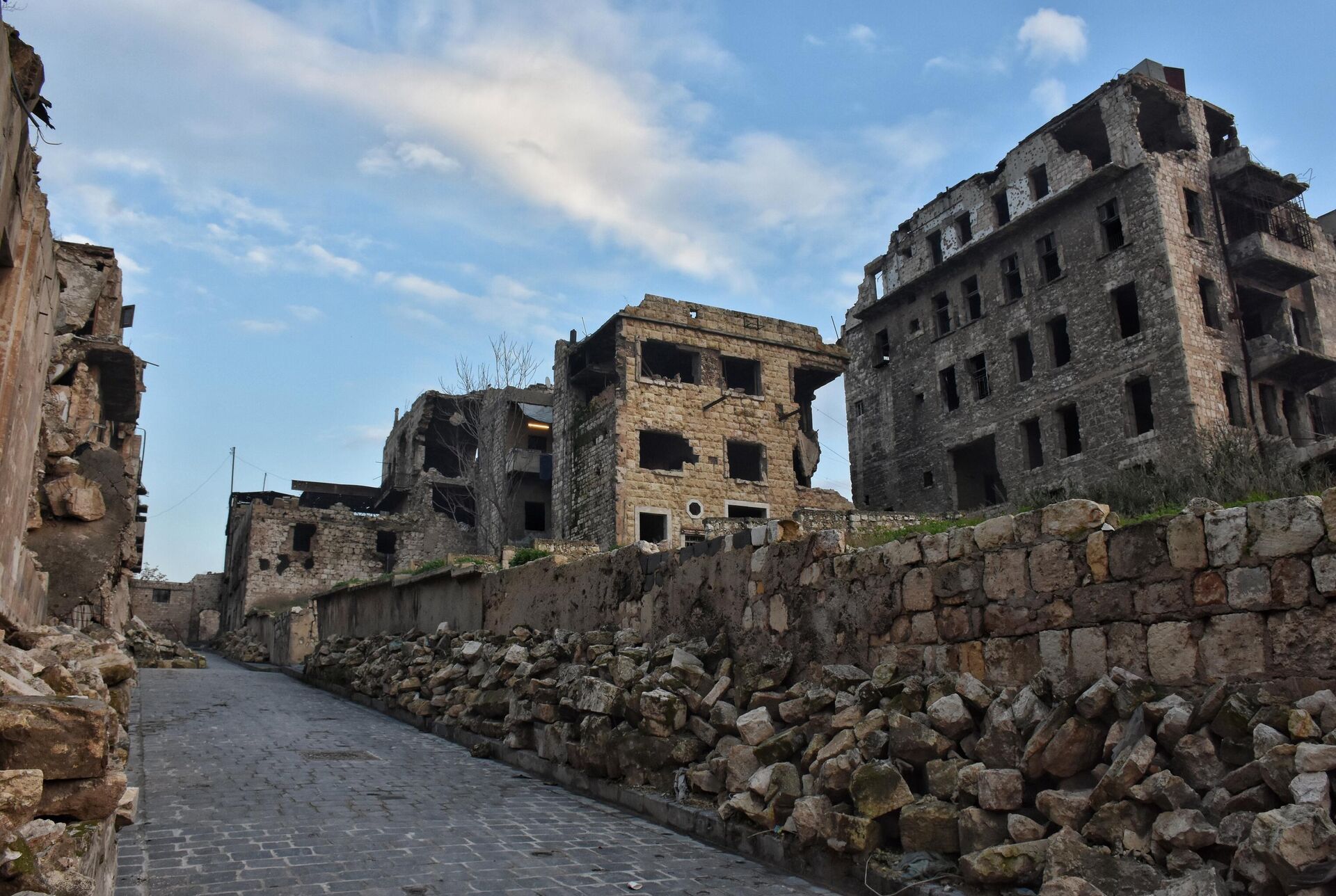 الحصار ، الإرهاب، والزلزال.. أٌقانيم الموت التي لاحقت أرواح سكان حلب - سبوتنيك عربي, 1920, 05.02.2024