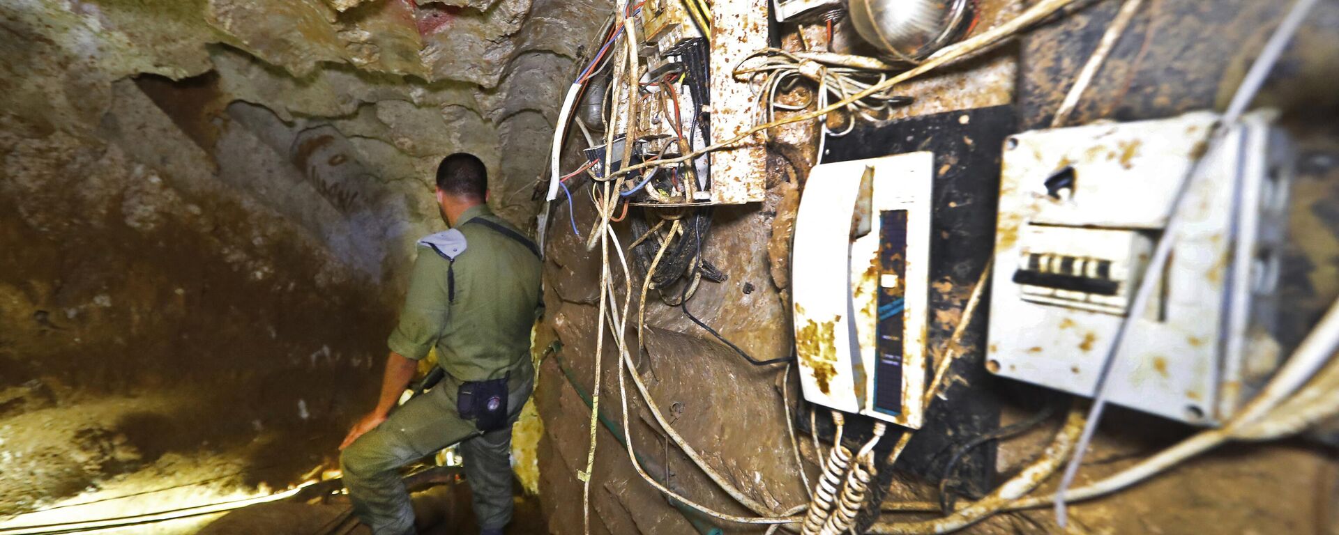 الجيش الإسرائيلي ينظم جولة إعلامية لنفق مكتشف قرب الحدود اللبنانية في 3 يونيو، 2019   - سبوتنيك عربي, 1920, 20.02.2024