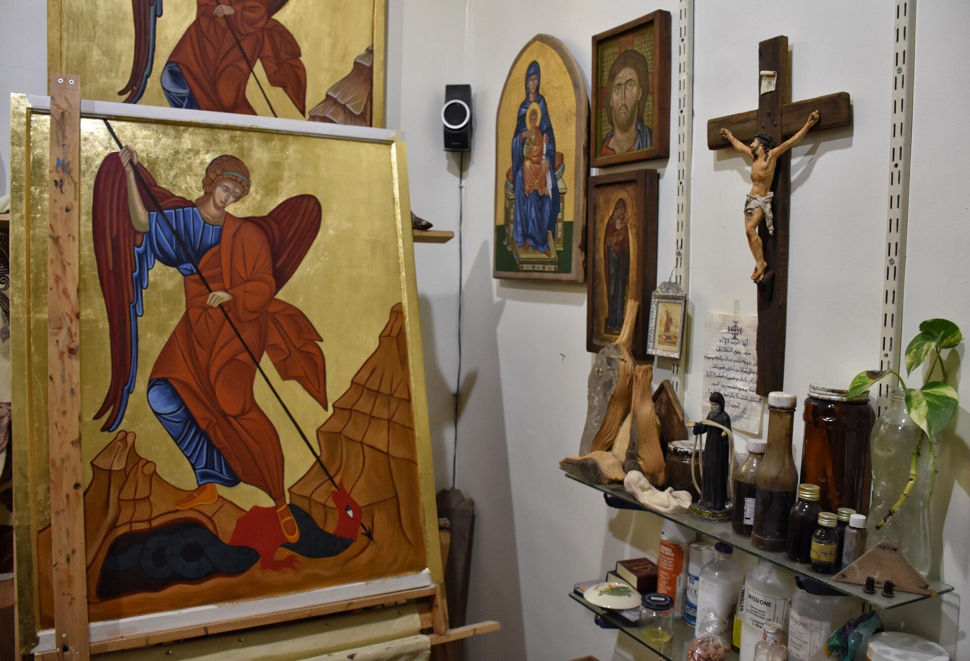 شاب حلبي يحوّل أخشاب الكنائس المدمرة إلى أيقونات - سبوتنيك عربي, 1920, 23.02.2024