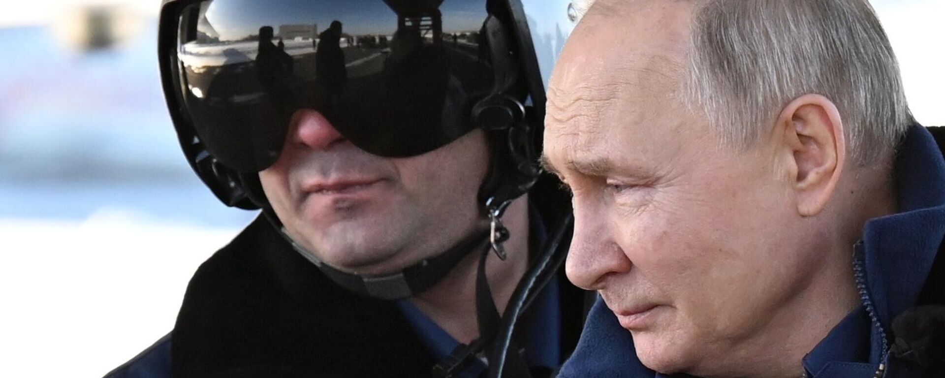 الرئيس الروسي فلاديمير بوتين بعد رحلة على متن حاملة الصواريخ الاستراتيجية الحديثة من طراز تو-160إم، تتارستان 22 فبراير 2024 الرئيس الروسي فلاديمير بوتين بعد رحلة على متن حاملة الصواريخ الاستراتيجية الحديثة من طراز تو-160إم، تتارستان 22 فبراير 2024 - سبوتنيك عربي, 1920, 03.05.2025