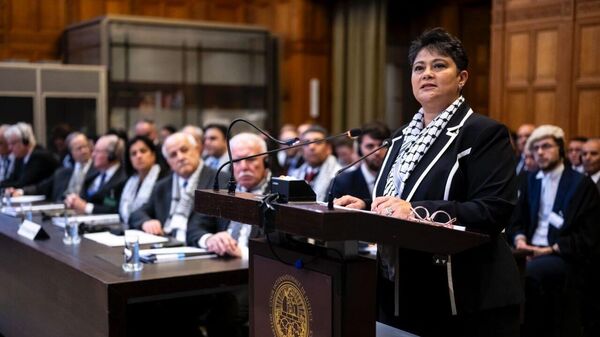 السفيرة نميرة نجم عضو فريق الدفاع باسم الحكومة الفلسطينية أمام محكمة العدل الدولية - سبوتنيك عربي