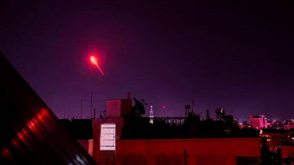 تصدي أحد الصواريخ السورية لصاروخ إسرائيلي - سبوتنيك عربي