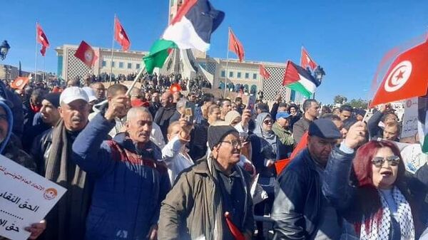 الاتحاد العام التونسي للشغل يحتج للمطالبة باستئناف الحوار الاجتماعي ورفضا لضرب الحق النقابي - سبوتنيك عربي