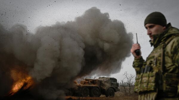 طاقم نظام الصواريخ المتعددة الإطلاق أوراغان التابع للمنطقة العسكرية المركزية في اتجاه أفدييفكا، منطقة العملية العسكرية الخاصة - سبوتنيك عربي