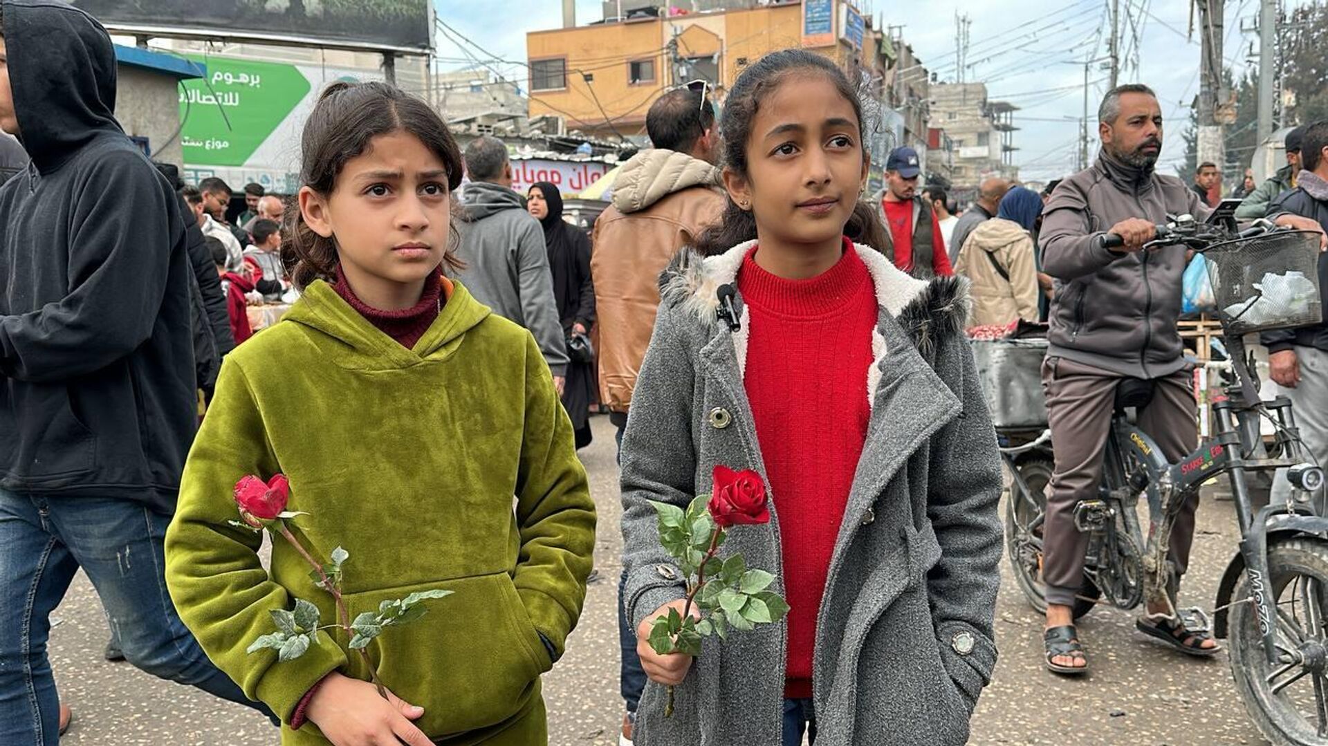 بائع الورد في رفح يرسم الابتسامة والأمل على وجوه الفلسطينيين في ظل الحرب - سبوتنيك عربي, 1920, 05.03.2024