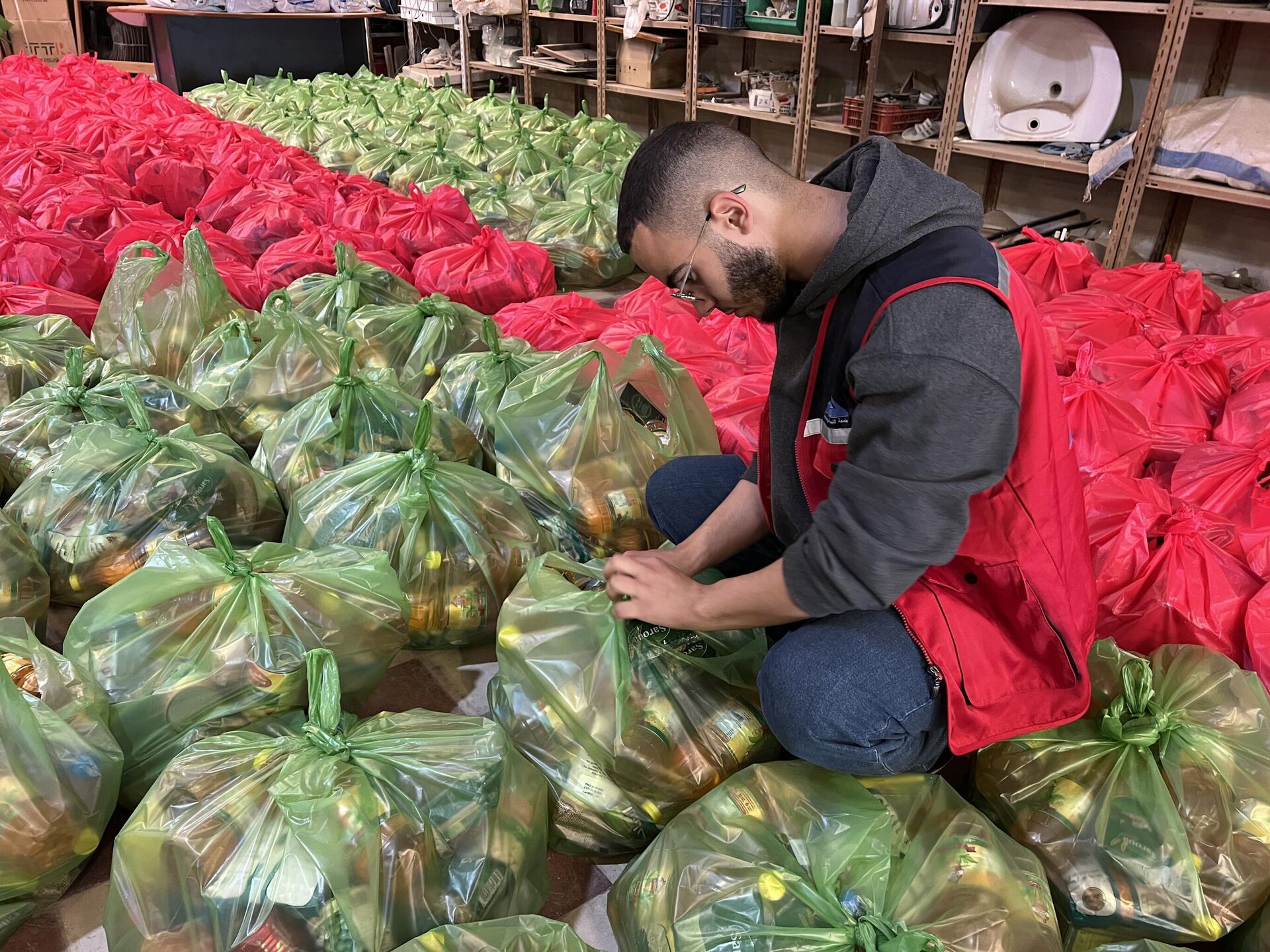 تجهيز السلة الرمضانية في بنغازي - سبوتنيك عربي, 1920, 05.03.2024