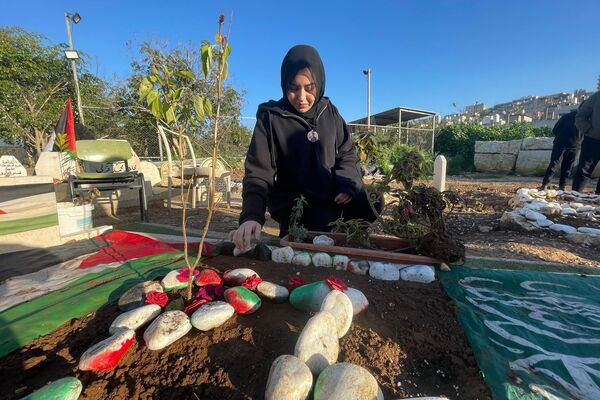 سارة محاميد تفقد والدها وشقيقها برصاص الجيش الإسرائيلي خلال حادثة وثقتها عبر جهازها المحمول    - سبوتنيك عربي