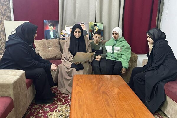 سارة محاميد تفقد والدها وشقيقها برصاص الجيش الإسرائيلي خلال حادثة وثقتها عبر جهازها المحمول    - سبوتنيك عربي