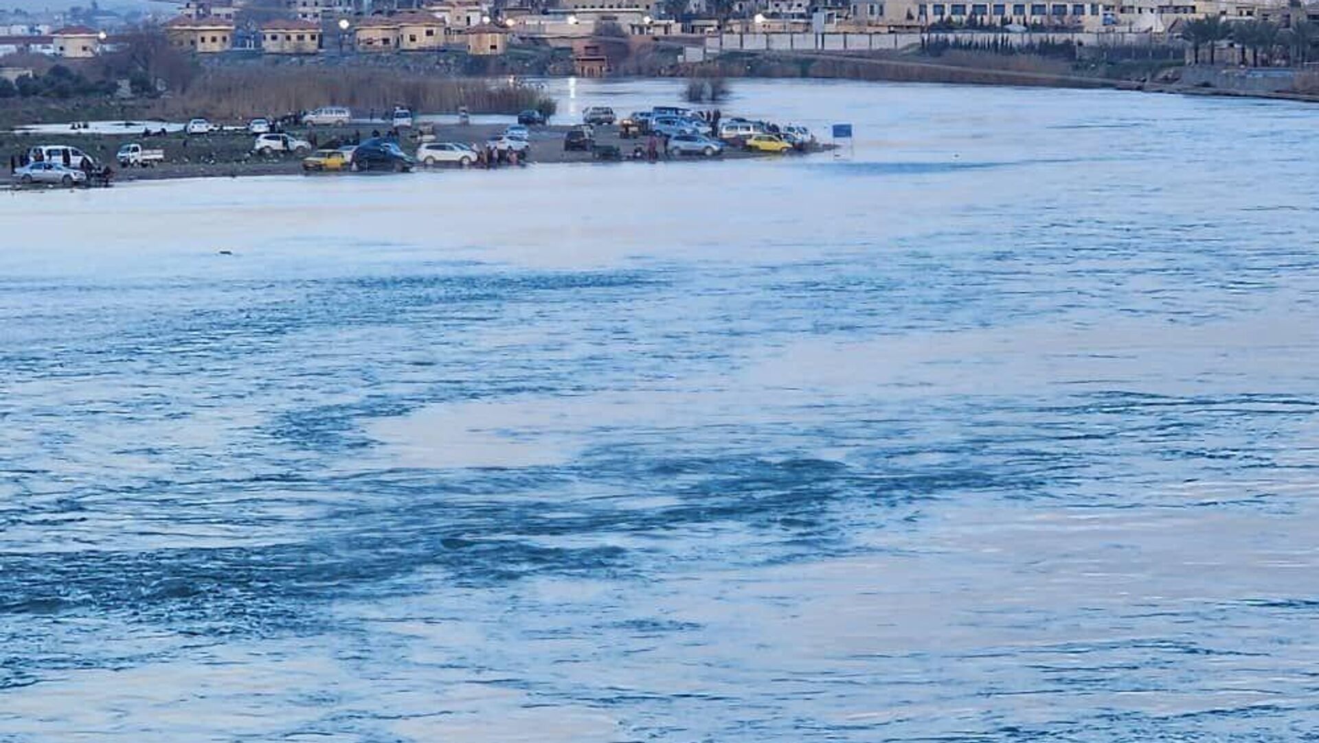 الفرات يتنقس الصعداء بعد ارتفاع منسوبه داخل الأراضي السورية الفرات يتنقس الصعداء بعد ارتفاع منسوبه داخل الأراضي السورية - سبوتنيك عربي, 1920, 10.03.2024