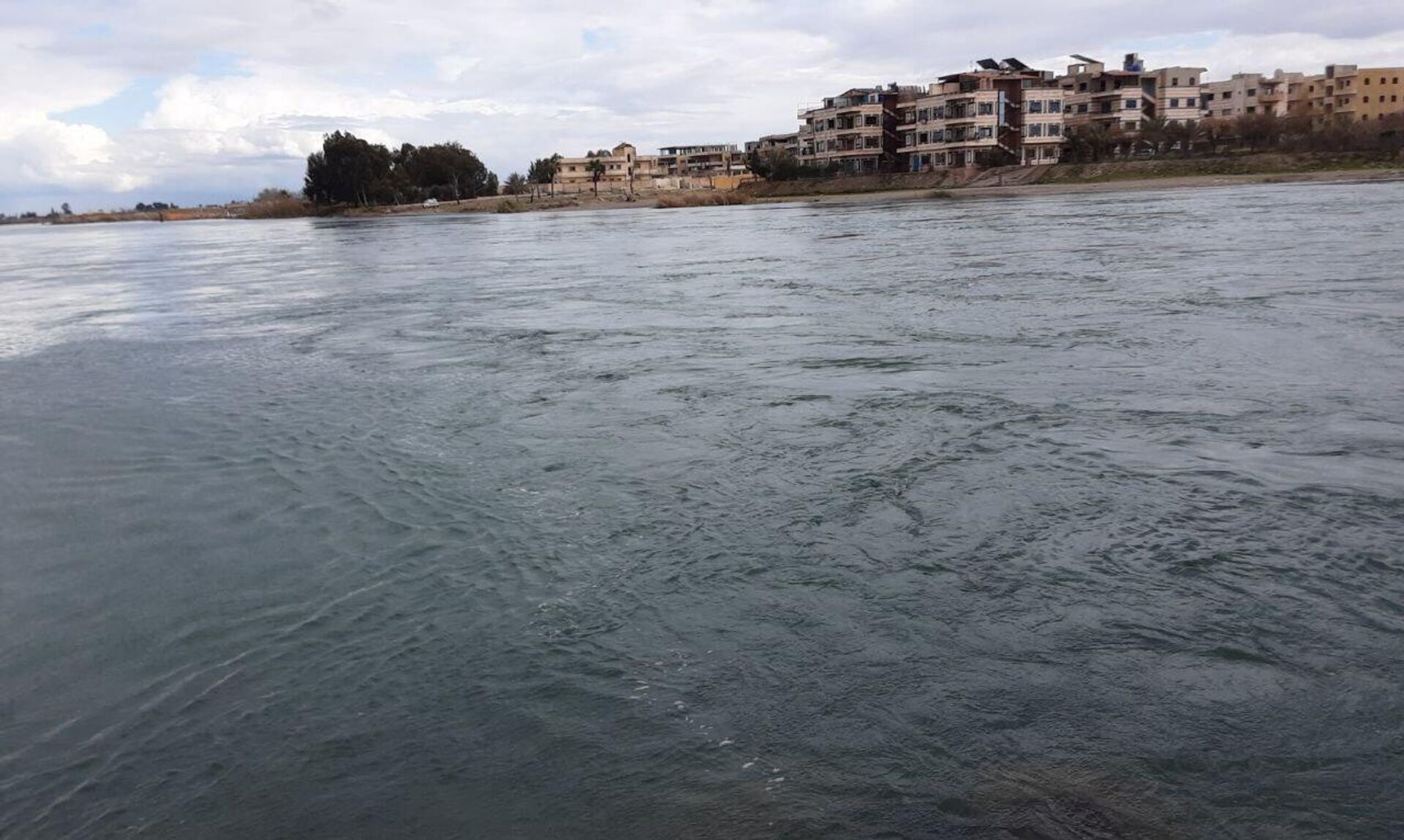 الفرات يتنقس الصعداء بعد ارتفاع منسوبه داخل الأراضي السورية الفرات يتنقس الصعداء بعد ارتفاع منسوبه داخل الأراضي السورية - سبوتنيك عربي, 1920, 10.03.2024