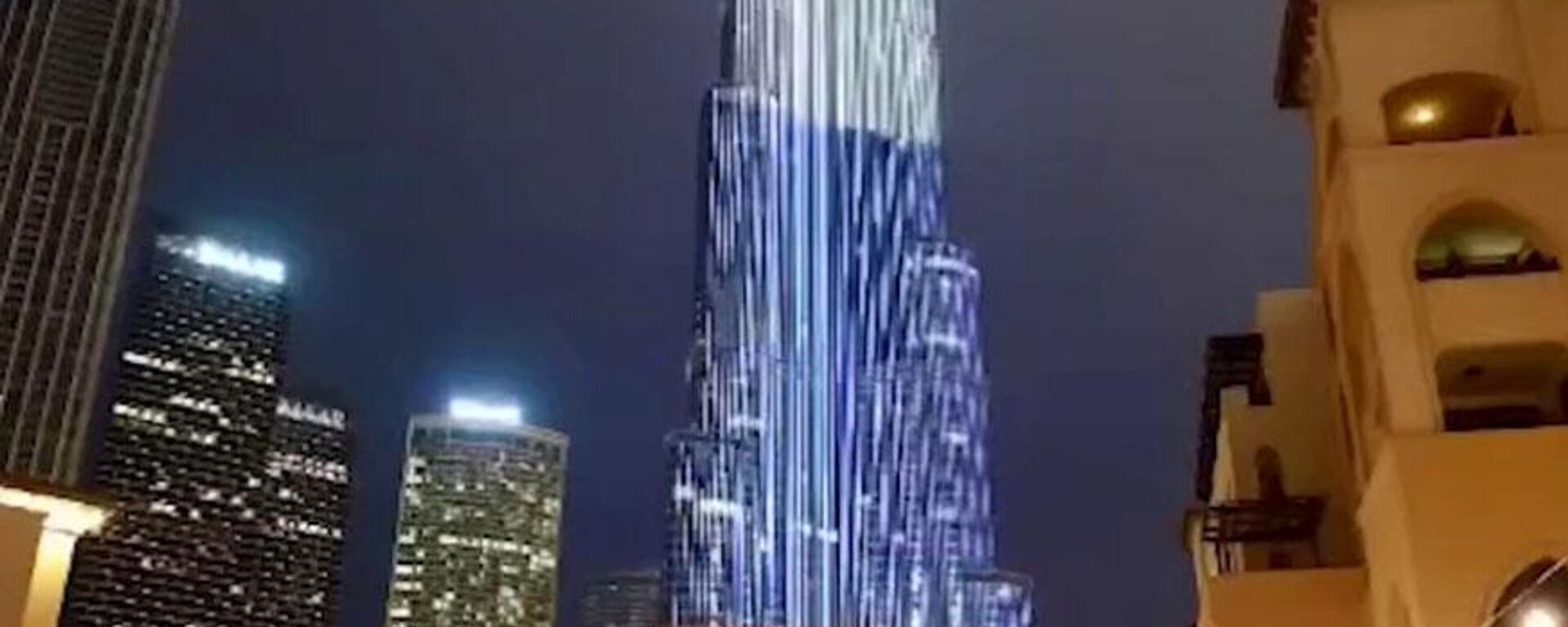 إضاءة ناطحة سحاب برج خليفة في دبي بألوان العلم الروسي، الإمارات، 24 مارس 2024 - سبوتنيك عربي, 1920, 25.03.2024