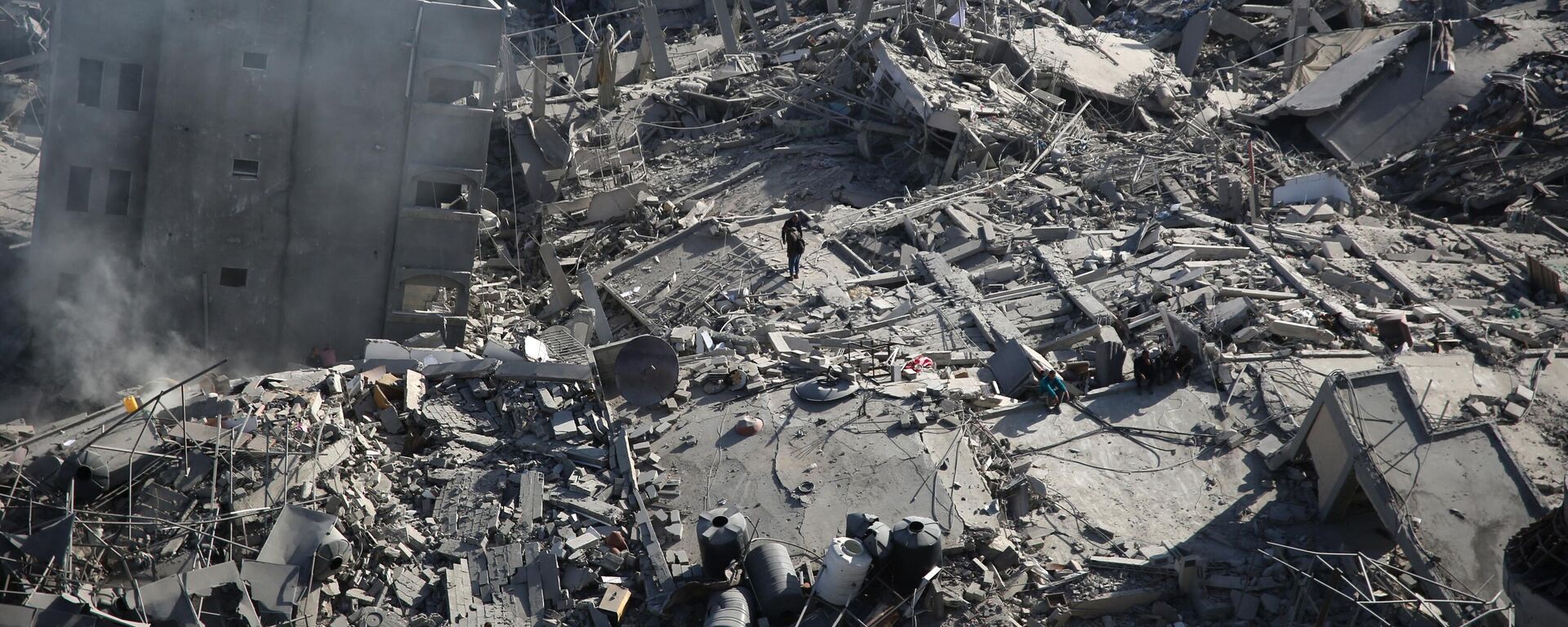 منظر عام لمجمع الشفاء الطبي في مدينة غزة بعد إنسحاب قوات الجيش الإسرائيلي من المنطقة، قطاع غزة، فلسطين 1 أبريل 2024 - سبوتنيك عربي, 1920, 12.05.2024