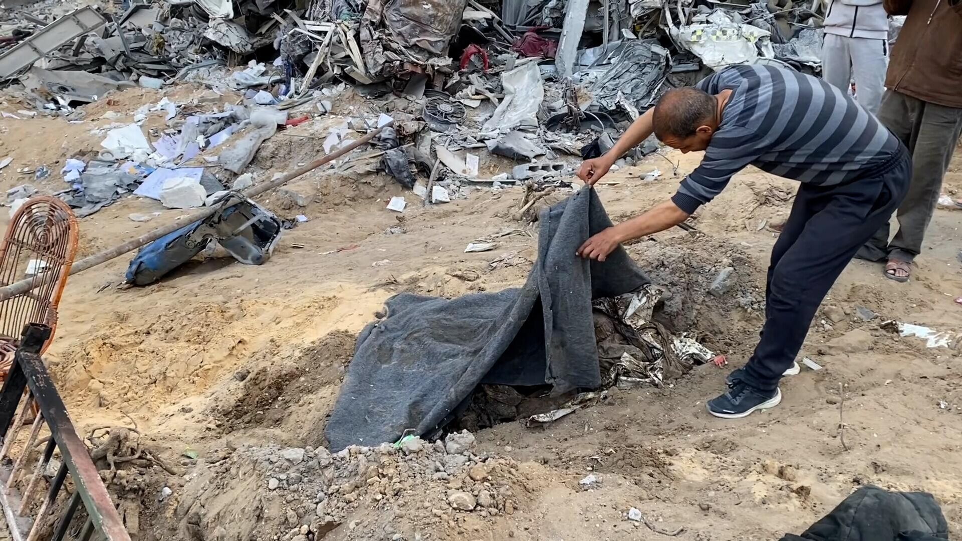 دمار واسع وانهيار المنظومة الصحية في مجمع الشفاء الطبي بعد انسحاب الجيش الإسرائيلي   - سبوتنيك عربي, 1920, 03.04.2024