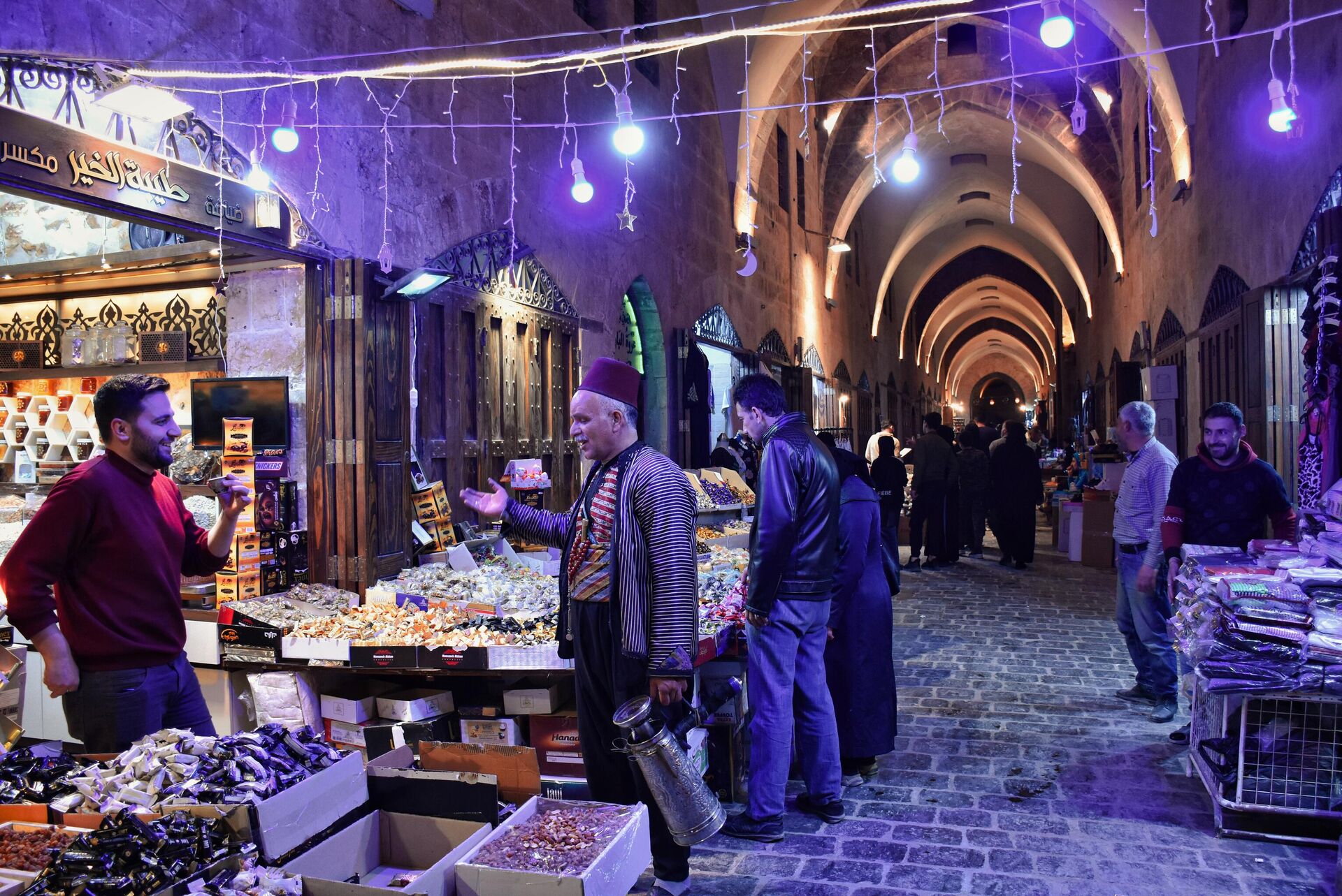 
أسواق حلب القديمة تفتح ذراعيها لعيد الفطر - سبوتنيك عربي, 1920, 07.04.2024