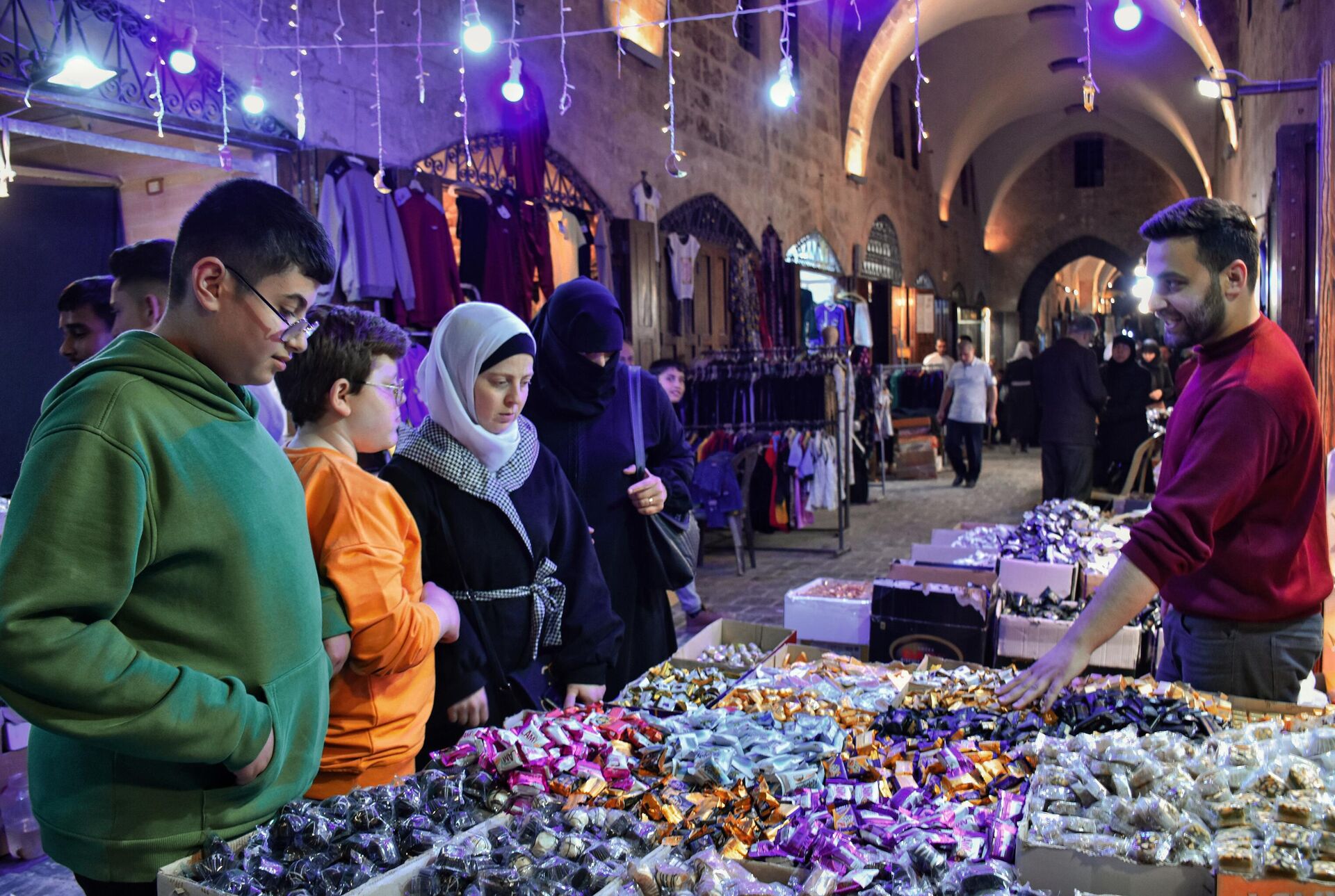 
أسواق حلب القديمة تفتح ذراعيها لعيد الفطر - سبوتنيك عربي, 1920, 07.04.2024