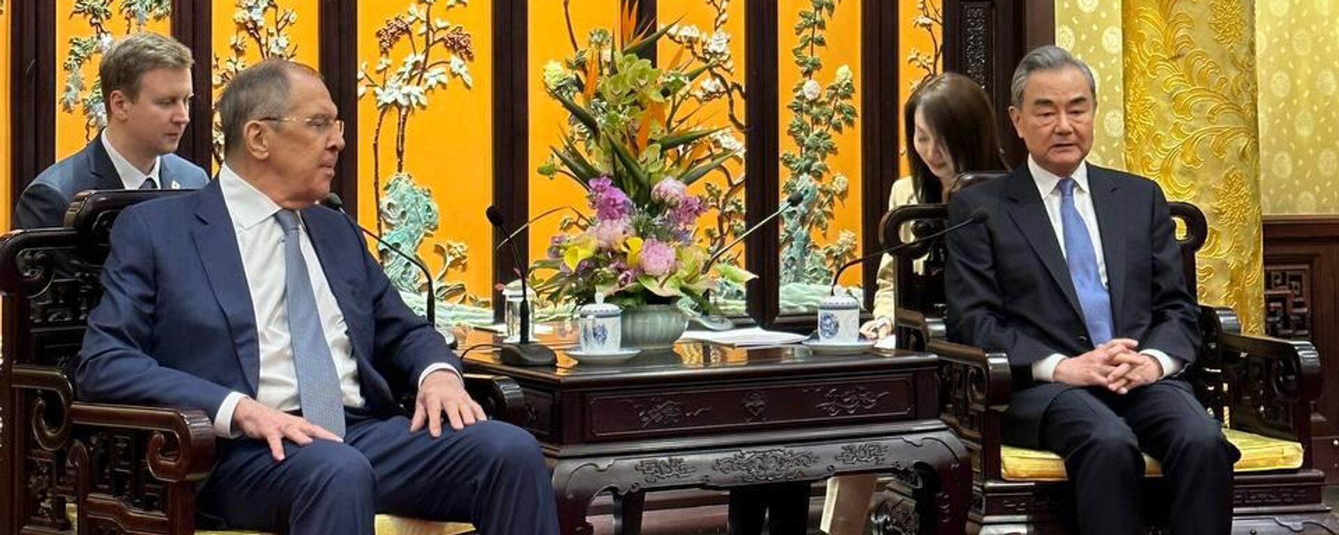 وزير الخارجية الروسي، سيرغي لافروف، يعقد اجتماعا اجتماعا مع وزير الخارجية الصيني ووانغ يي، في العاصمة الصينية بكين - سبوتنيك عربي, 1920, 08.04.2024
