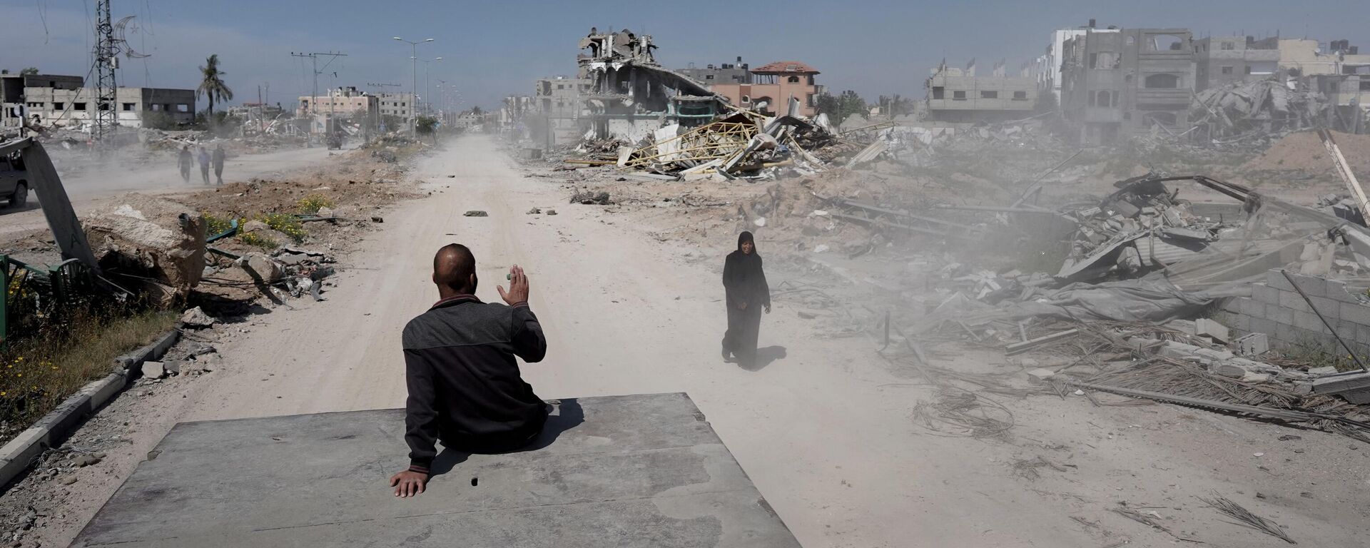 مشاهد للدمار الناجم إثر قصف الجيش الإسرائيلي المستمر في خان يونس، قطاع غزة، فلسطين - سبوتنيك عربي, 1920, 04.05.2024