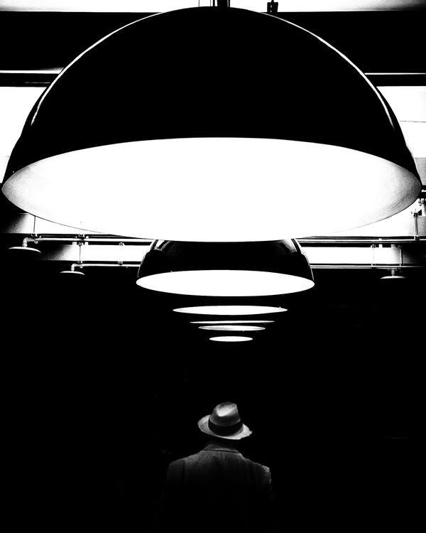 صور Light Up الفوتوغرافية من تصوير واي يينغ كفوك الذي احتل المركز الأول في فئة الأبيض والأسود خلال المسابقة الثالثة عشرة للتصوير الفوتوغرافي عبر الهاتف هذا العام. صور Light Up الفوتوغرافية من تصوير واي يينغ كفوك الذي احتل المركز الأول في فئة الأبيض والأسود خلال المسابقة الثالثة عشرة للتصوير الفوتوغرافي عبر الهاتف هذا العام. - سبوتنيك عربي