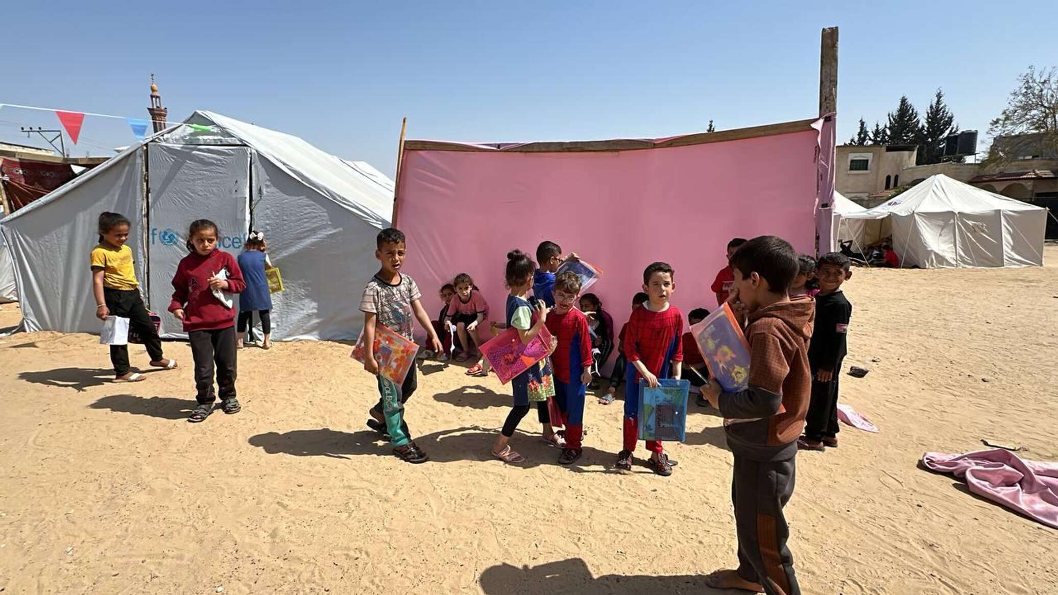 "كأم لا تتحمل المشهد"... مادونا تدعو بابا الفاتيكان لزيارة غزة "قبل فوات الأوان"