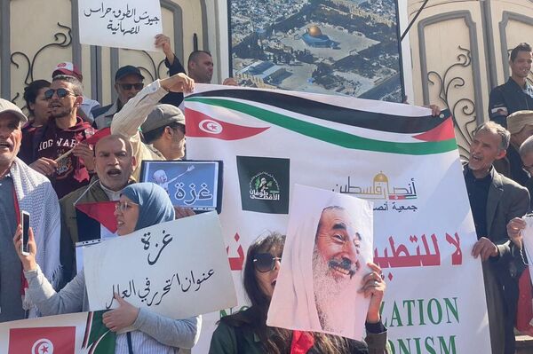 تونسيون يهتفون أوقفوا العدوان على غزة - سبوتنيك عربي