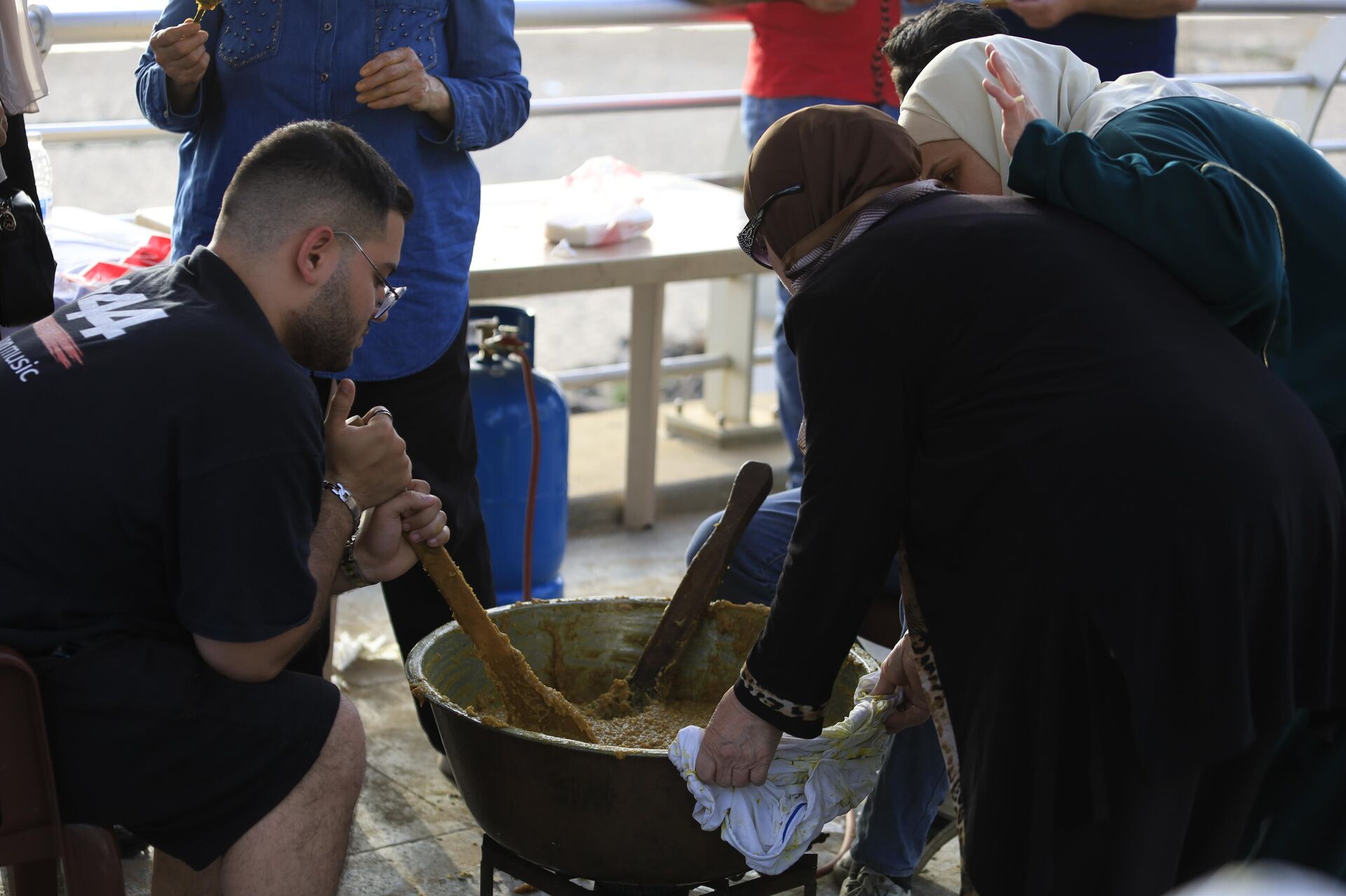 إحياء مناسبة أربعة أيوب في بيروت: تراث يحمل قيم الصبر والتضامن إحياء مناسبة أربعة أيوب في بيروت: تراث يحمل قيم الصبر والتضامن - سبوتنيك عربي, 1920, 25.04.2024