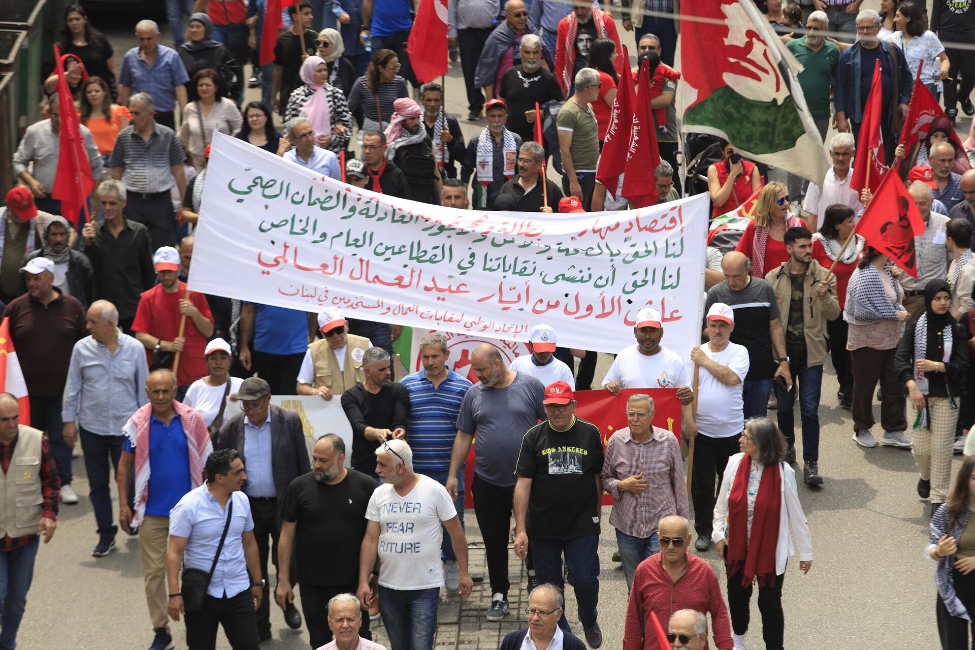 مسيرة عيد العمال في بيروت: تضامن مع فلسطين ومطالب اقتصادية ووطنية - سبوتنيك عربي, 1920, 01.05.2024