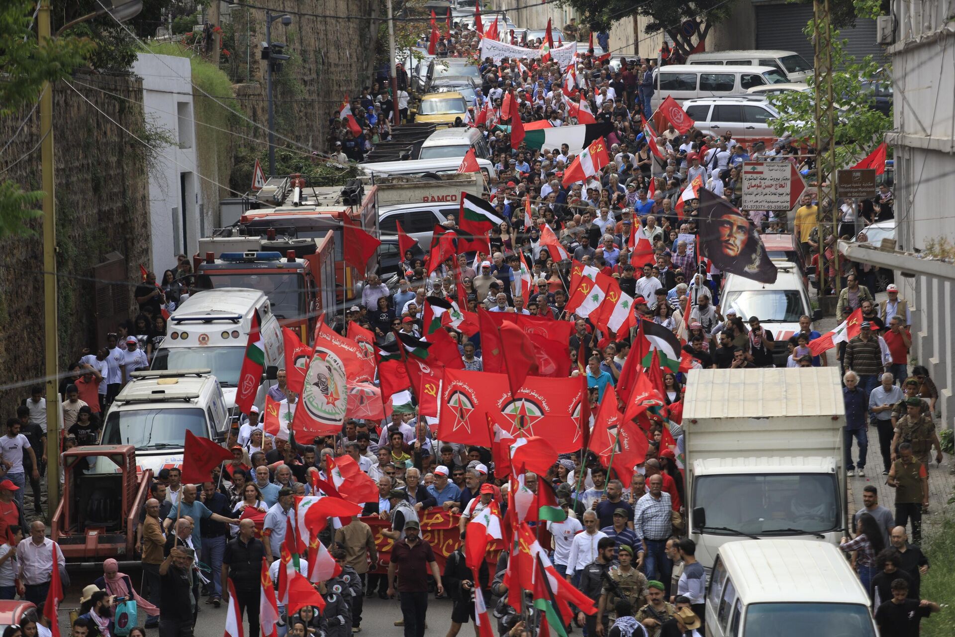 مسيرة عيد العمال في بيروت: تضامن مع فلسطين ومطالب اقتصادية ووطنية - سبوتنيك عربي, 1920, 01.05.2024