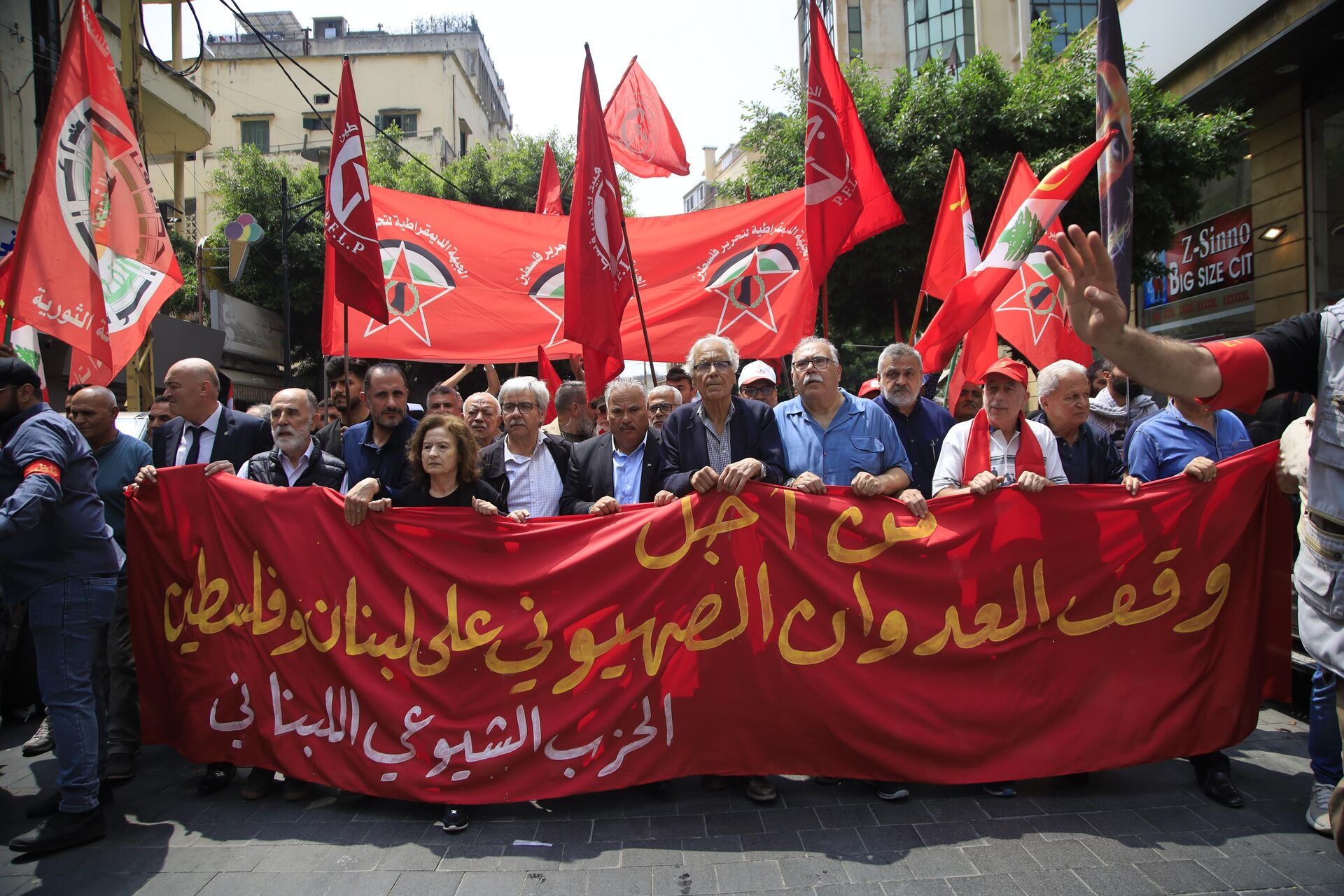 مسيرة عيد العمال في بيروت: تضامن مع فلسطين ومطالب اقتصادية ووطنية - سبوتنيك عربي, 1920, 01.05.2024