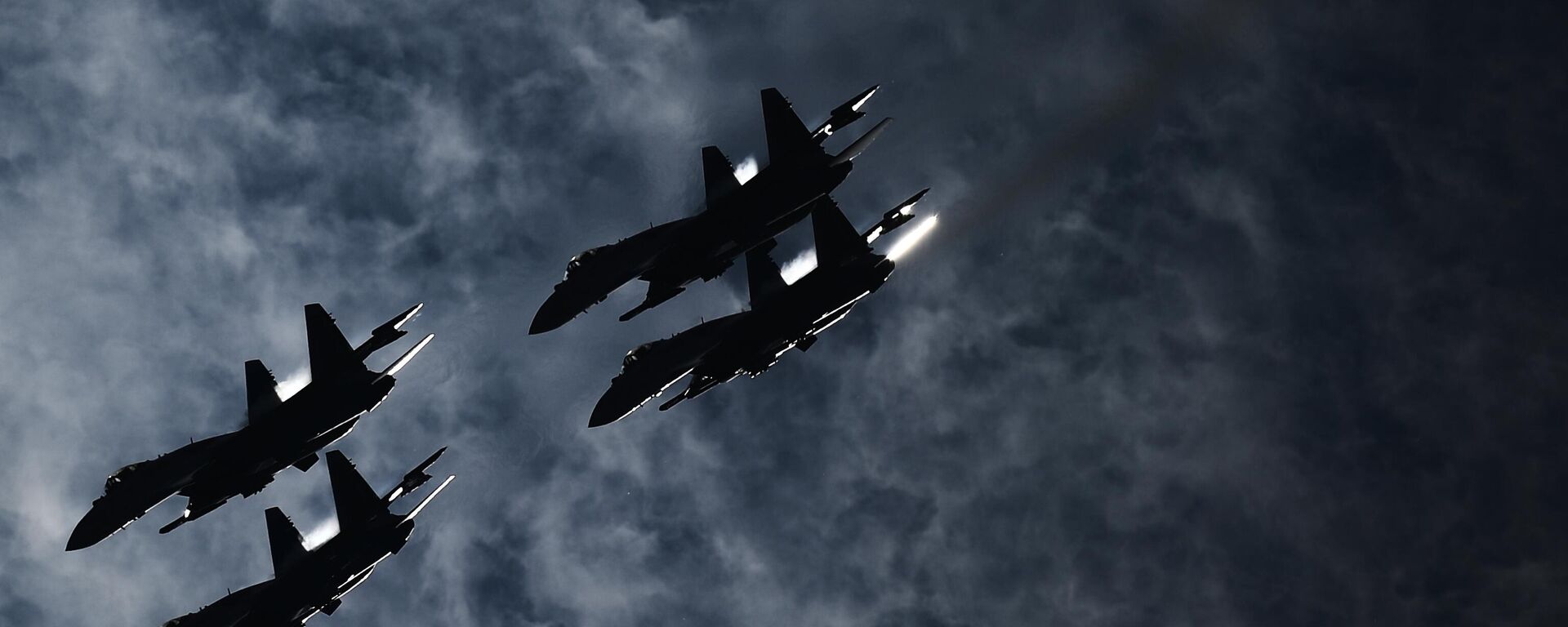 مقاتلات سو 35 إس تابعة لفريق الفرسان الروسي خلال افتتاح المنتدى العسكري التقني الدولي Army-2022 في كوبينكا. - سبوتنيك عربي, 1920, 09.07.2025